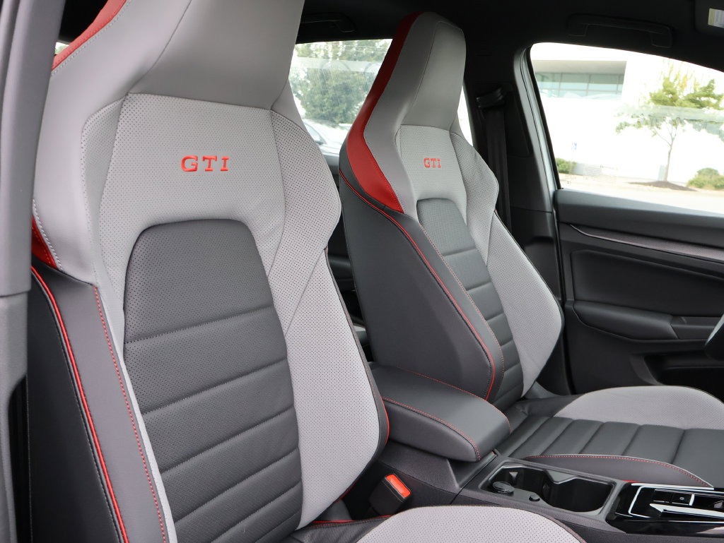 New 2026 Volkswagen GTI SE FWD image 13