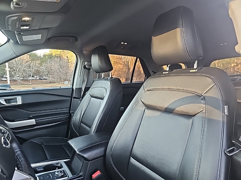 Used 2021 Ford Explorer XLT w/ Equipment Group 202A image 8