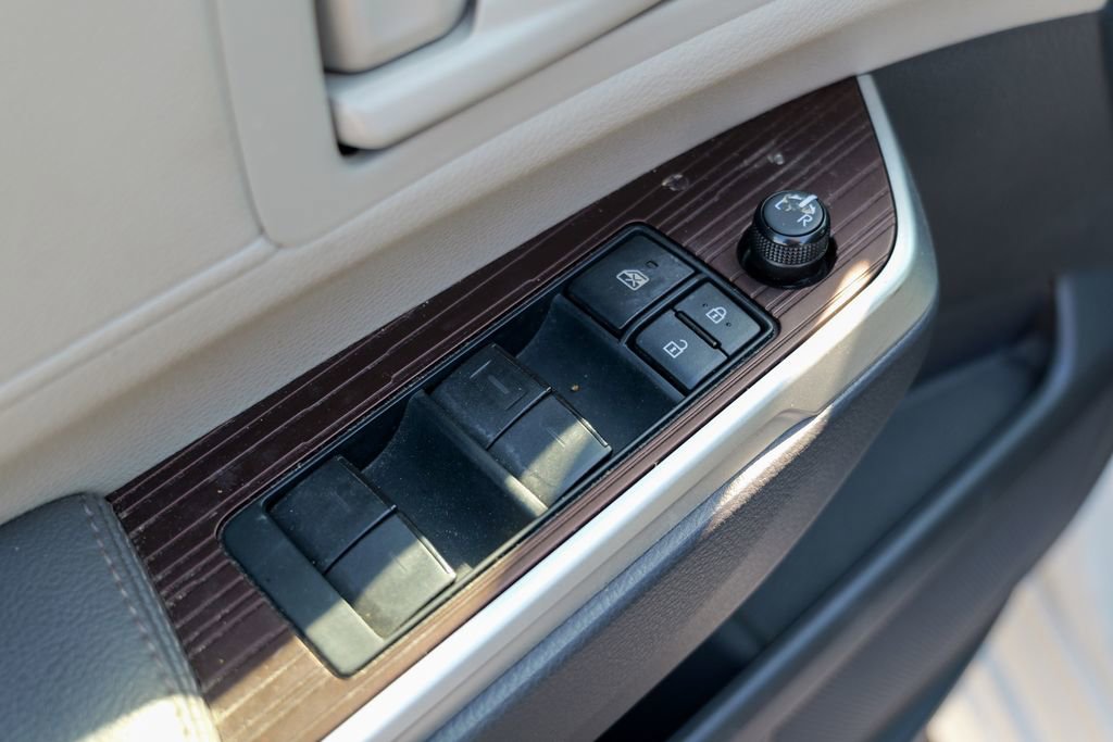 Used 2022 Toyota Sienna LE w/ LE Plus Package image 18