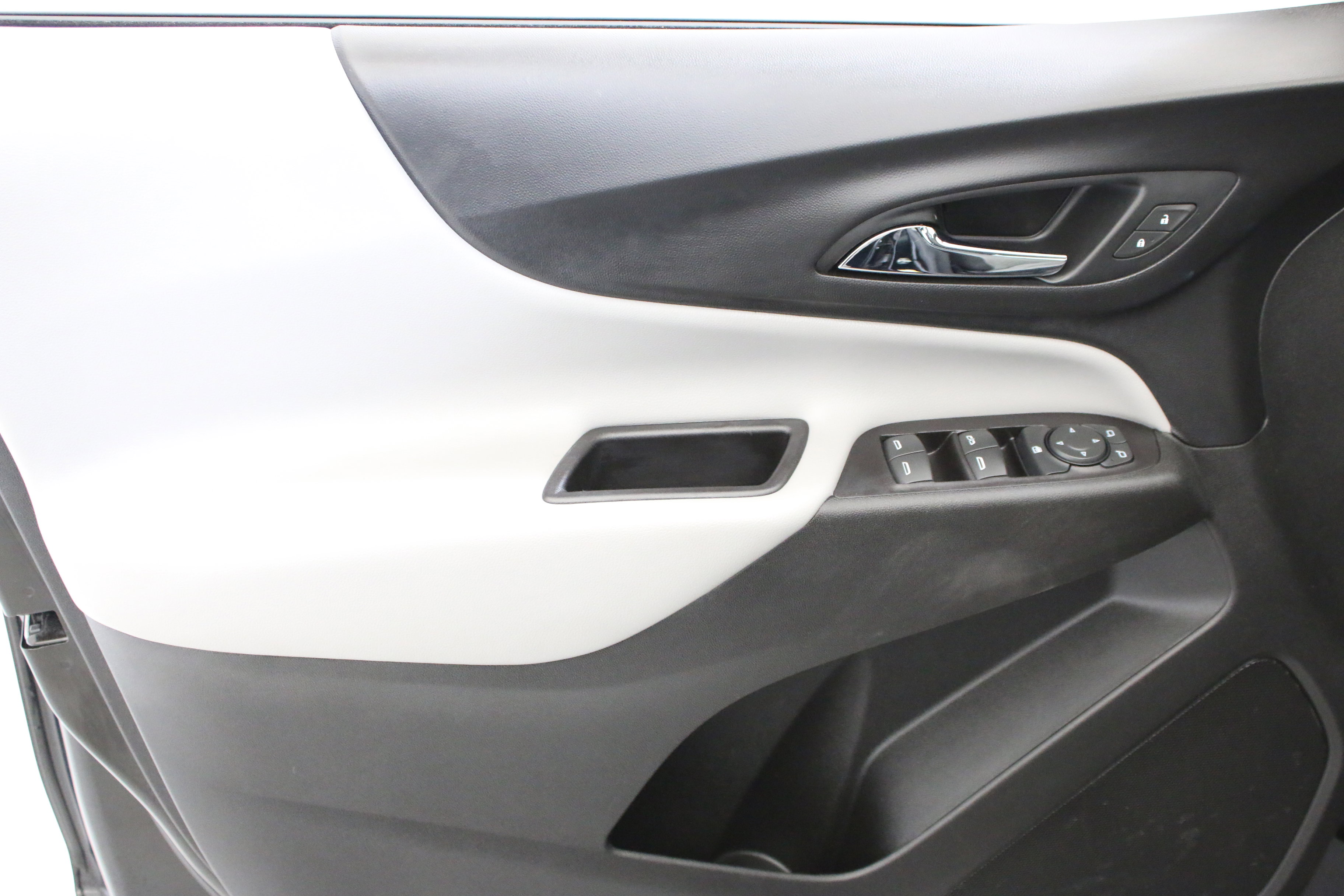 Used 2018 Chevrolet Equinox LS FWD image 23