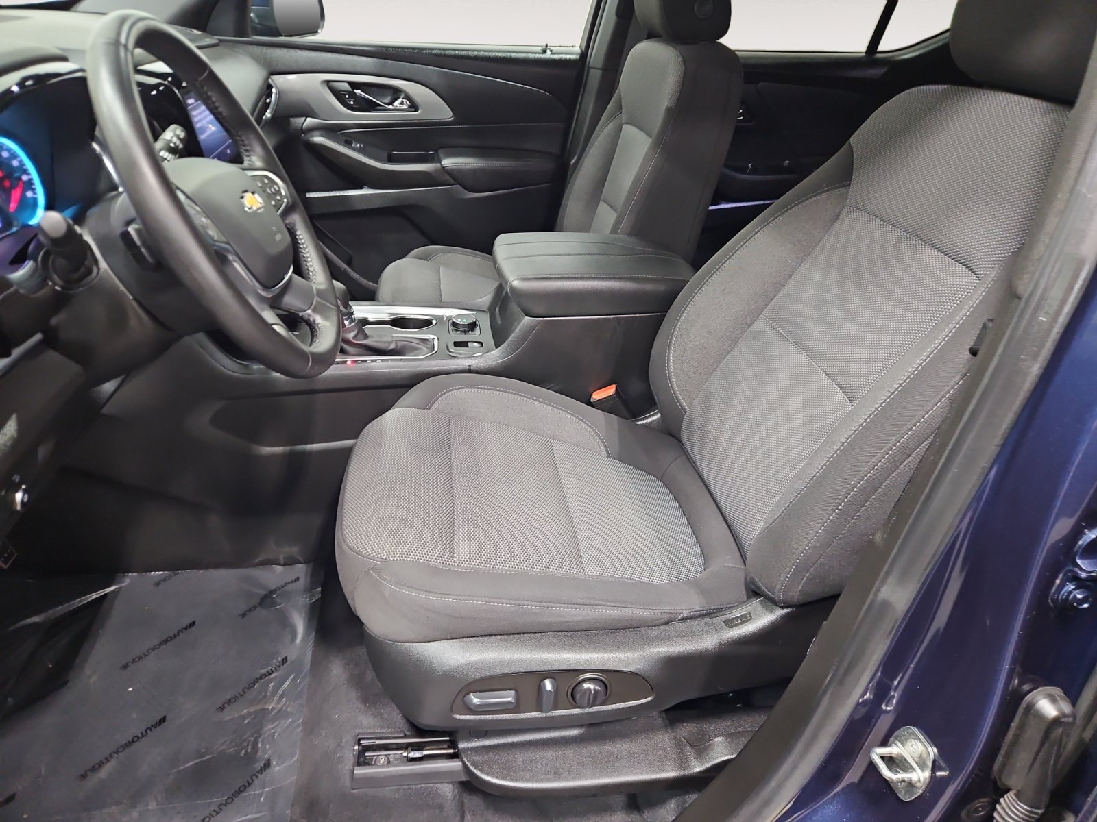 Used 2022 Chevrolet Traverse LT FWD image 9