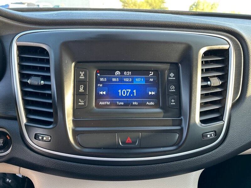 Used 2016 Chrysler 200 Limited FWD image 12