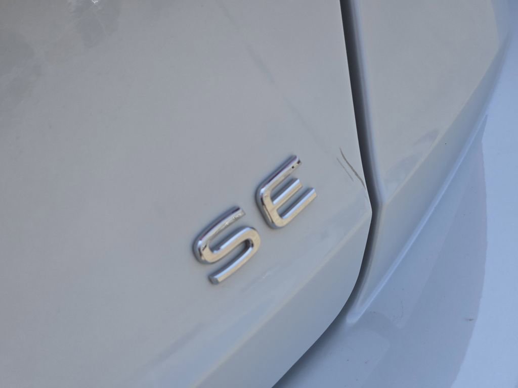 Used 2025 Volkswagen Jetta SE FWD image 12