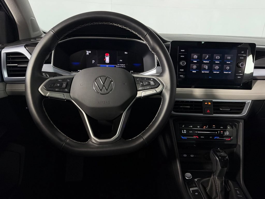 Used 2025 Volkswagen Taos SE w/ Panoramic Sunroof Package FWD image 13