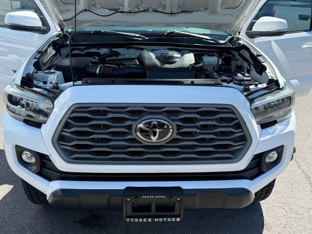 Used 2020 Toyota Tacoma TRD Off-Road w/ Technology Package AWD/4WD image 5