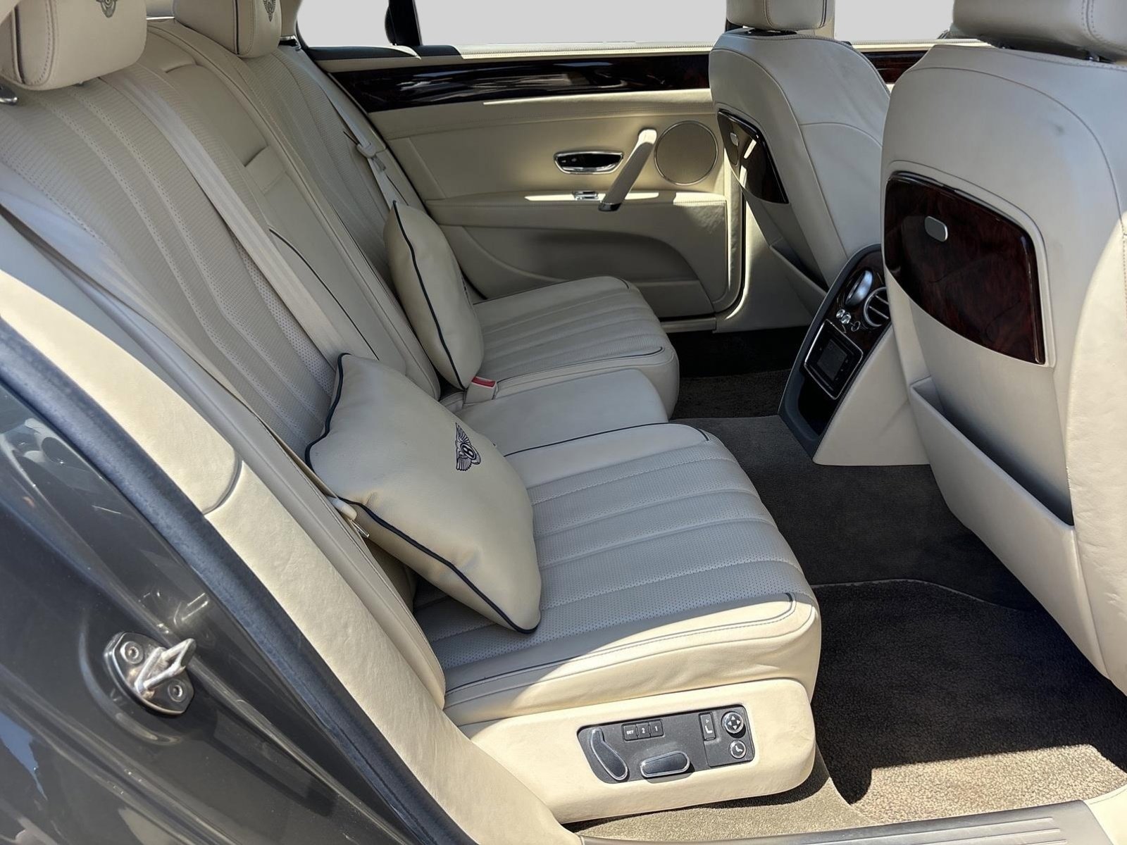 Used 2014 Bentley Flying Spur W12 image 12