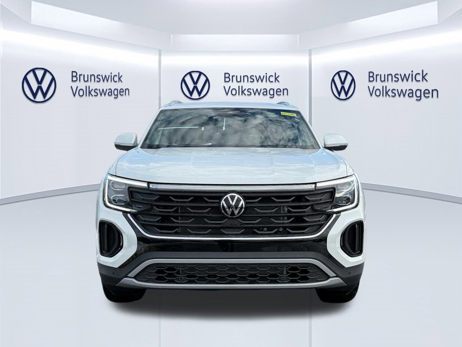 New 2026 Volkswagen Atlas Cross Sport SE AWD/4WD image 2