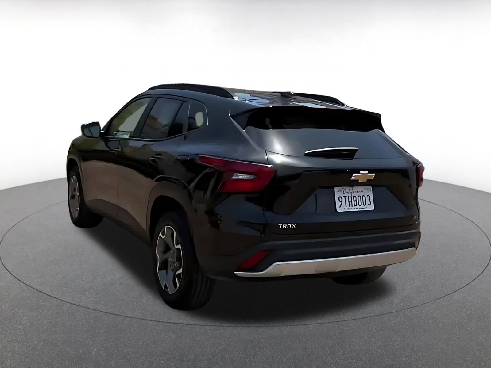 Used 2025 Chevrolet Trax LT FWD image 16