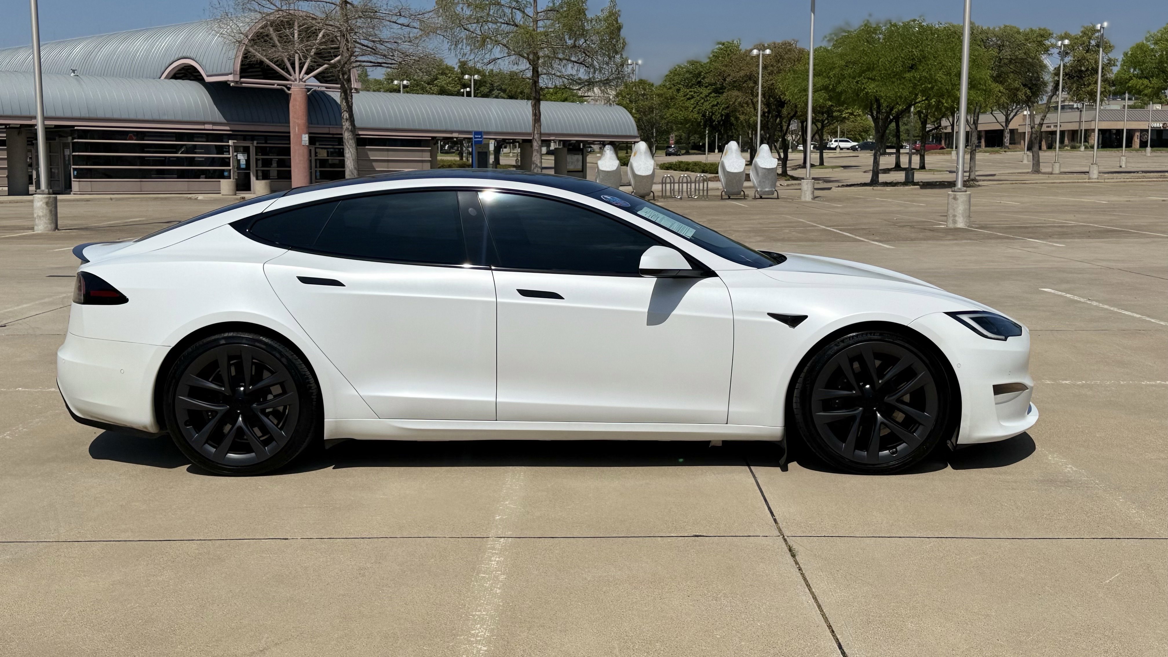 Used 2022 Tesla Model S Plaid image 14