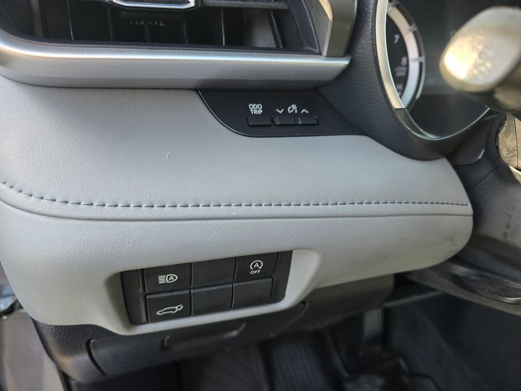 Used 2023 Toyota Highlander XLE AWD/4WD image 18