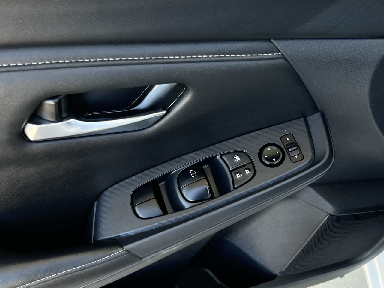 Used 2025 Nissan Sentra SV FWD image 21