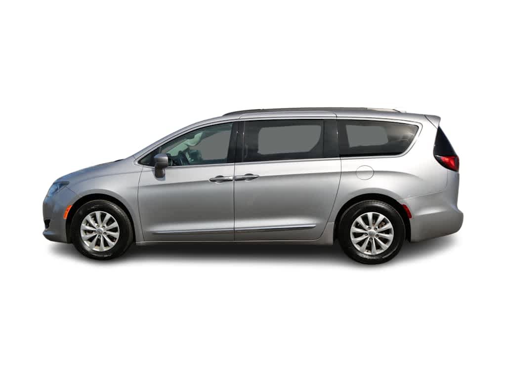 Used 2017 Chrysler Pacifica Touring-L image 3