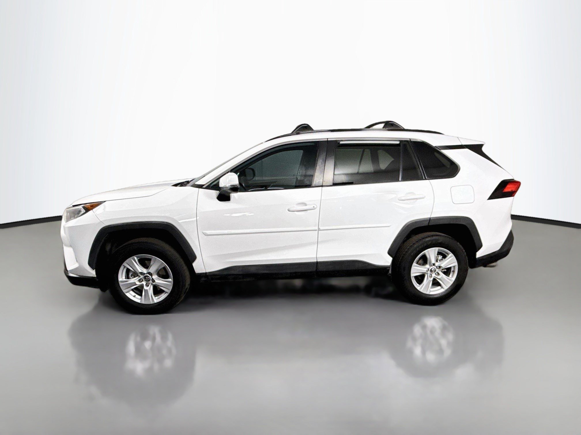 Used 2020 Toyota RAV4 XLE w/ Carpet Mat Package AWD/4WD image 6