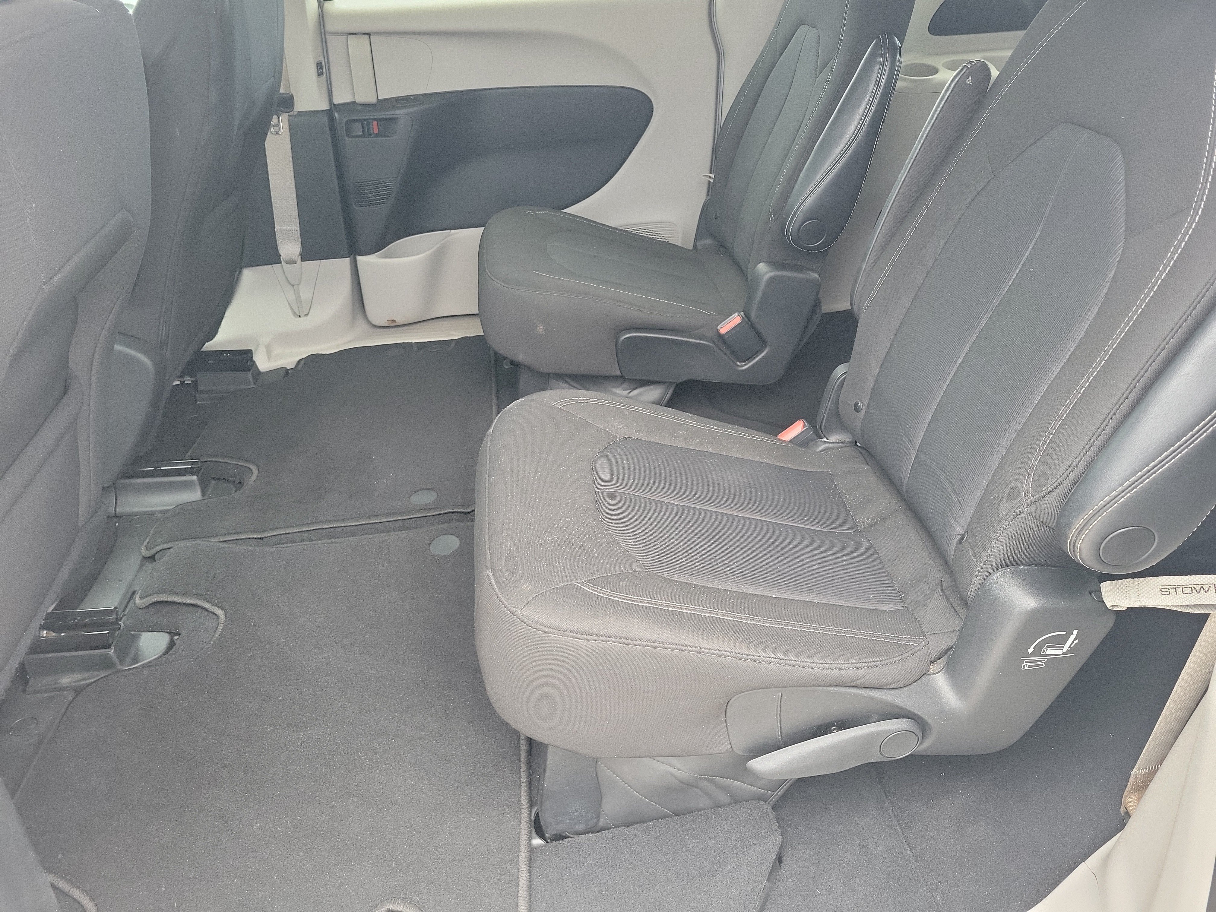 Used 2023 Chrysler Voyager LX FWD image 11