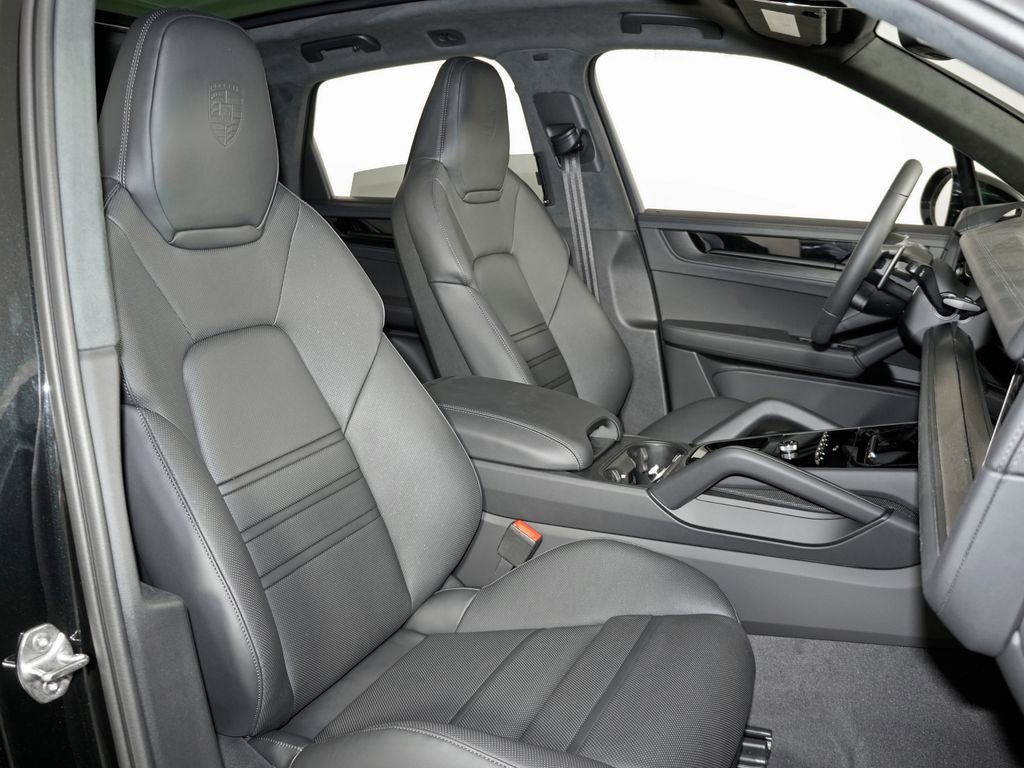 New 2026 Porsche Cayenne GTS AWD/4WD image 42