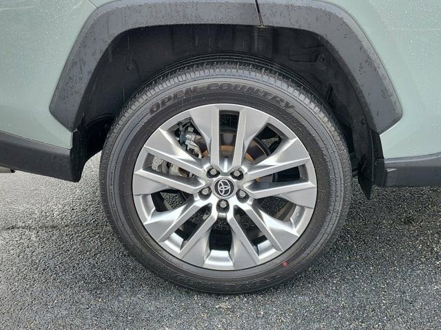 Used 2023 Toyota RAV4 XLE Premium image 5