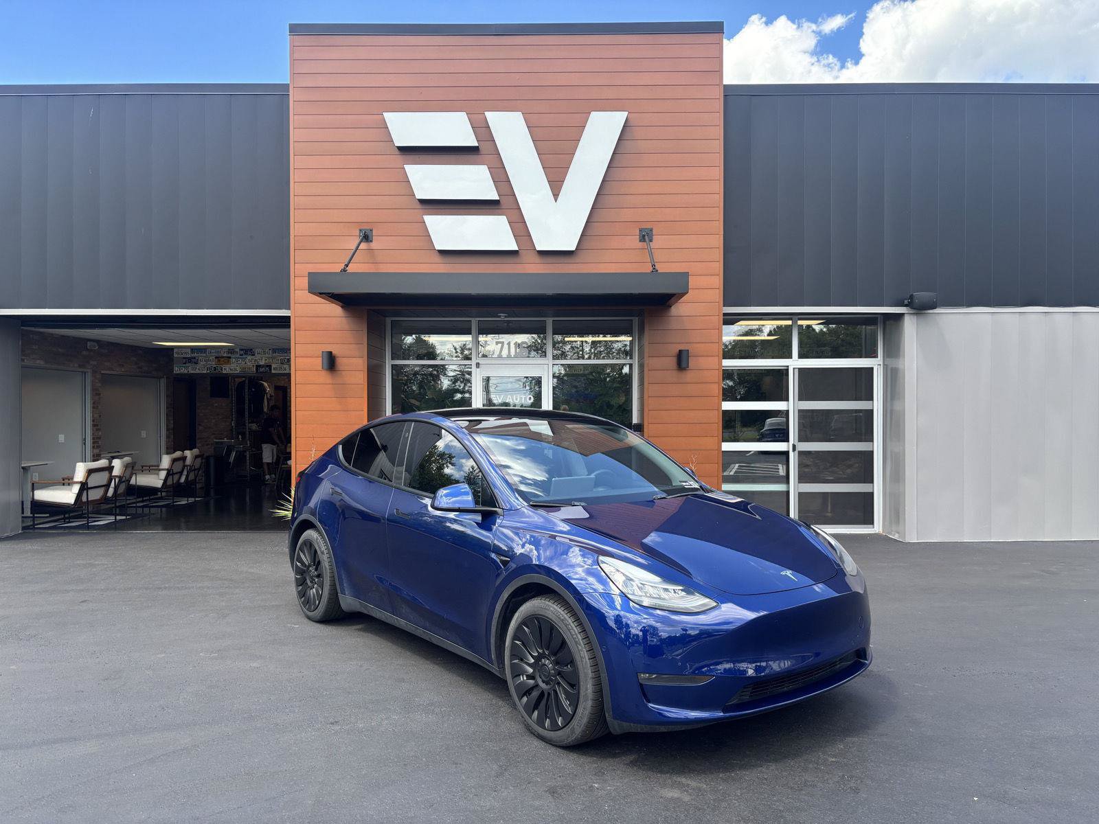 Used 2021 Tesla Model Y Long Range AWD/4WD image 1