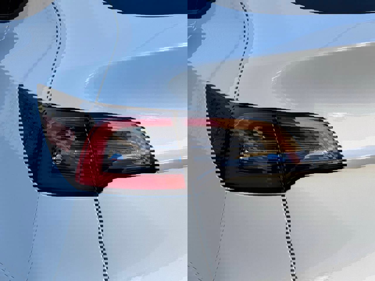 Used 2021 Tesla Model Y Long Range AWD/4WD image 37