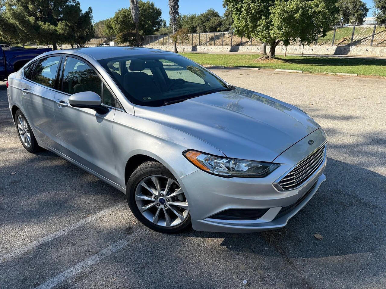 Used 2017 Ford Fusion SE image 2