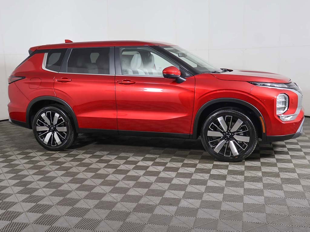 New 2025 Mitsubishi Outlander SE image 16