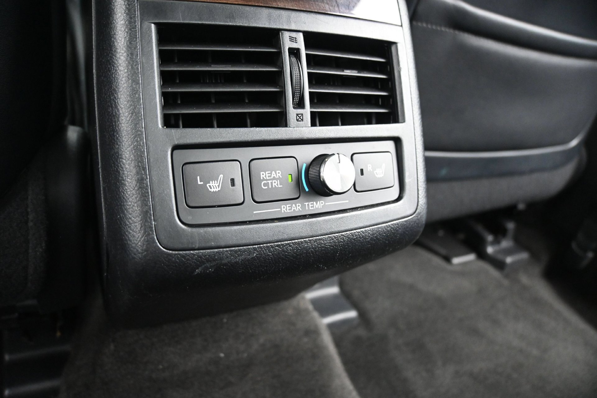 Used 2014 Toyota Avalon Limited FWD image 16