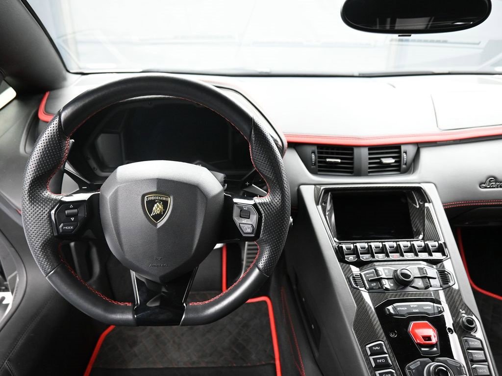 Used 2019 Lamborghini Aventador S image 18