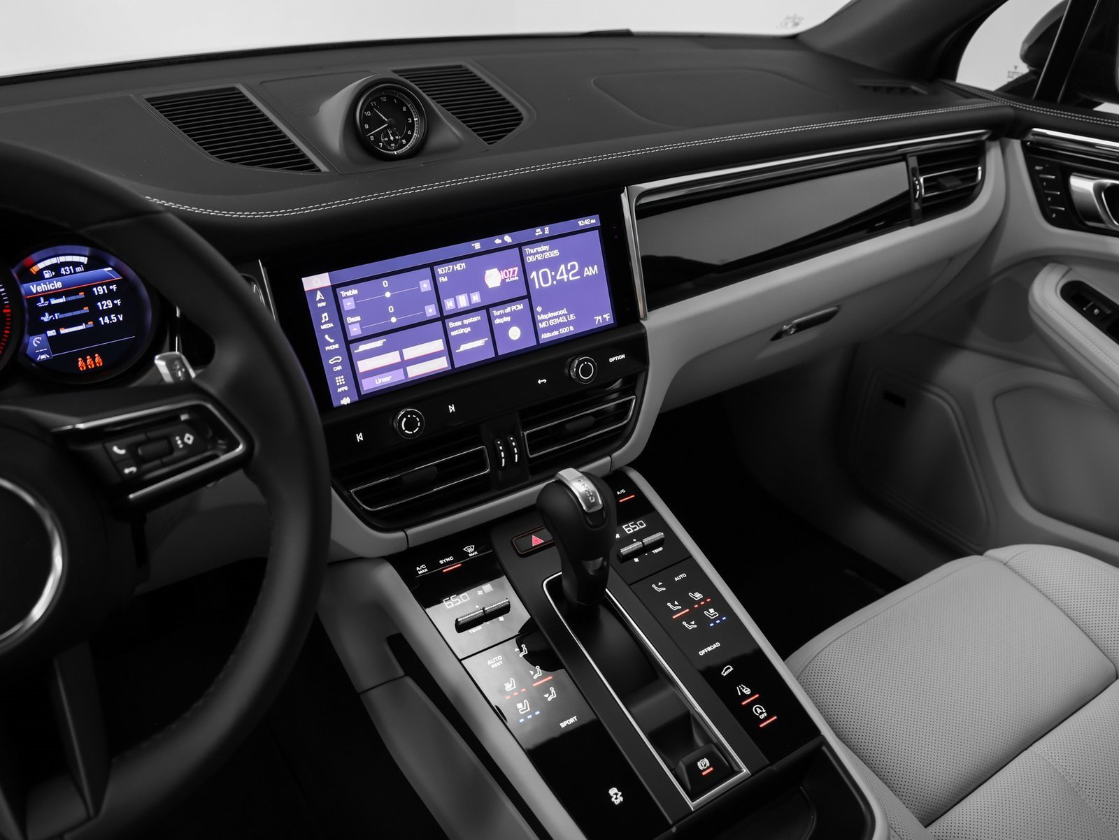 Used 2025 Porsche Macan image 32