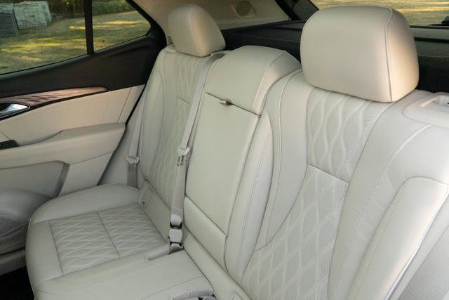 Used 2021 Buick Envision Avenir w/ Technology Package II image 25