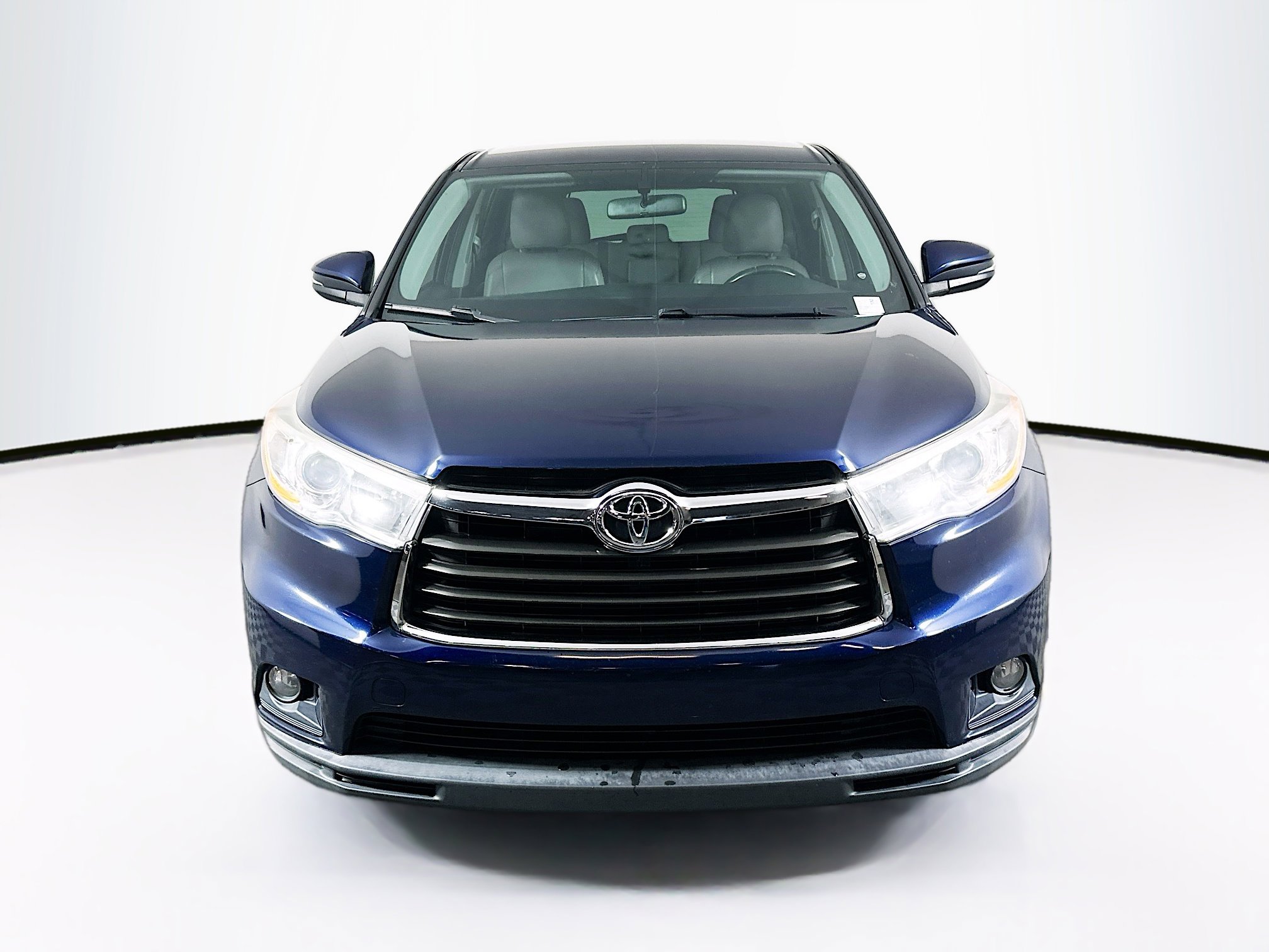Used 2014 Toyota Highlander Plus FWD image 2