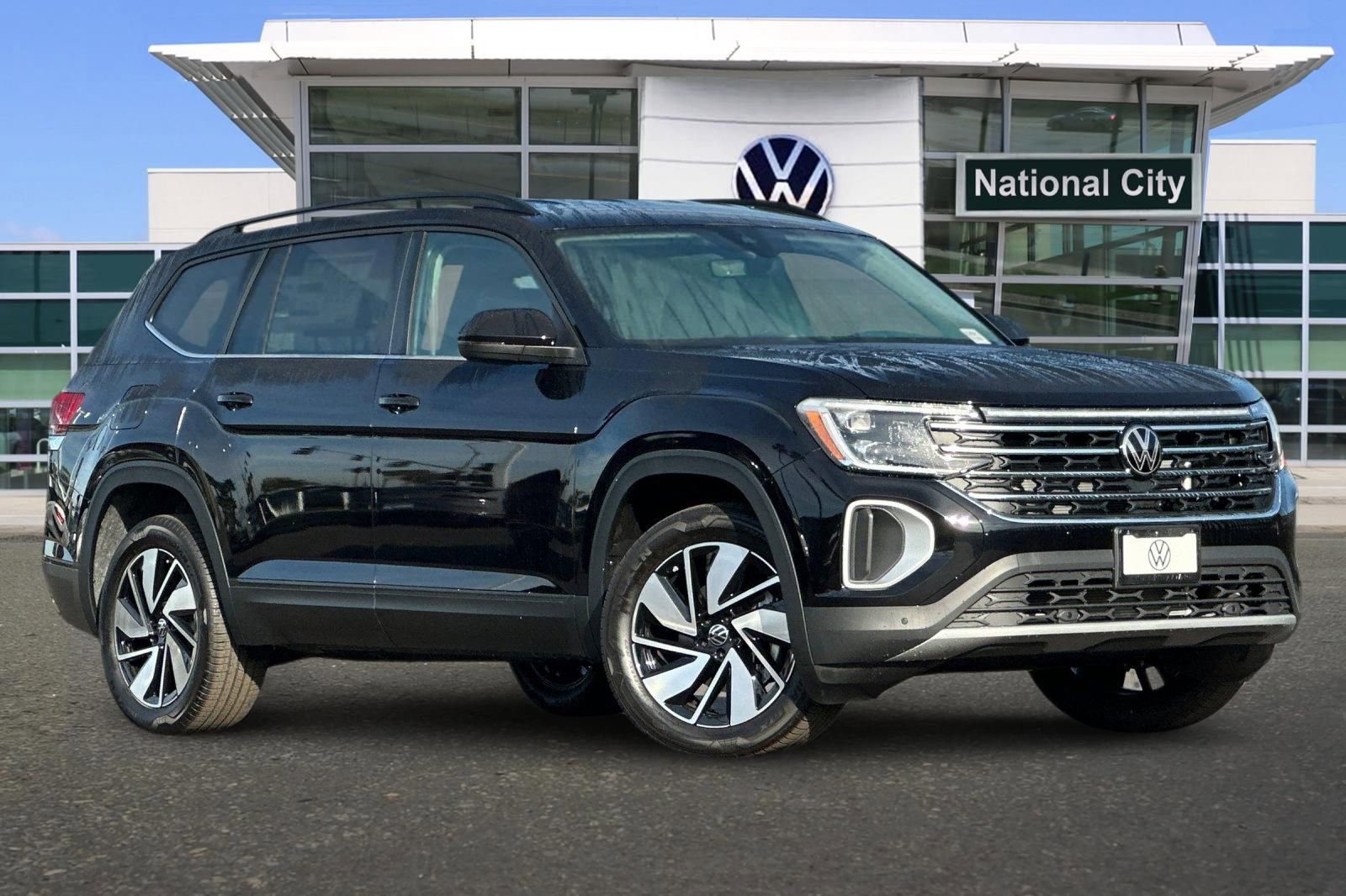 New 2026 Volkswagen Atlas SE image 2