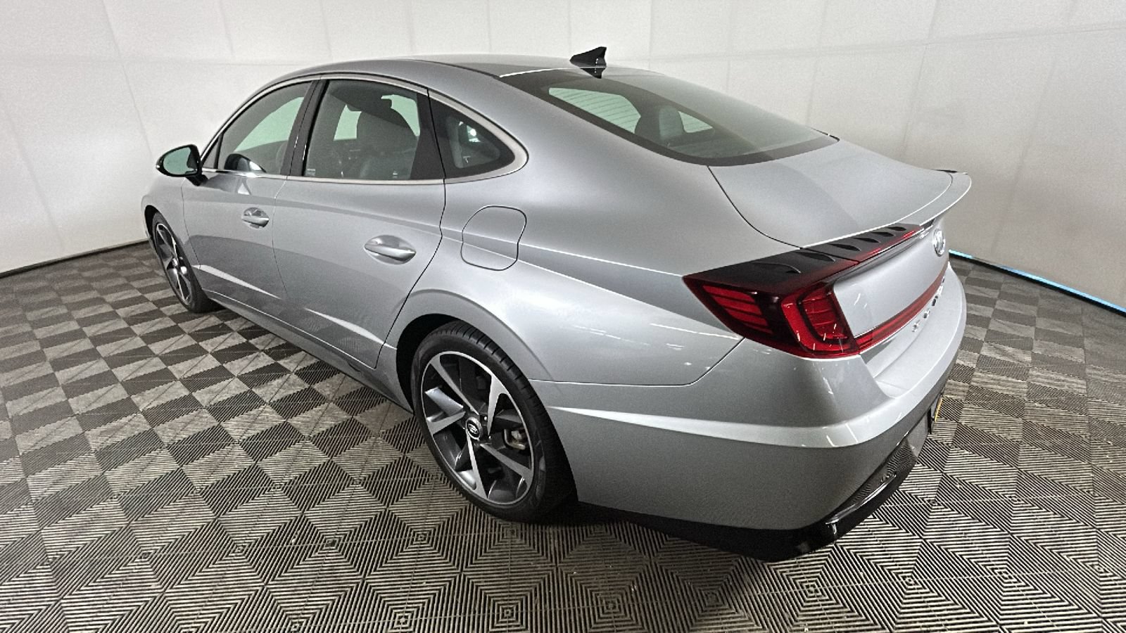 Used 2021 Hyundai Sonata SEL Plus w/ Preferred Accessory Package FWD video 5