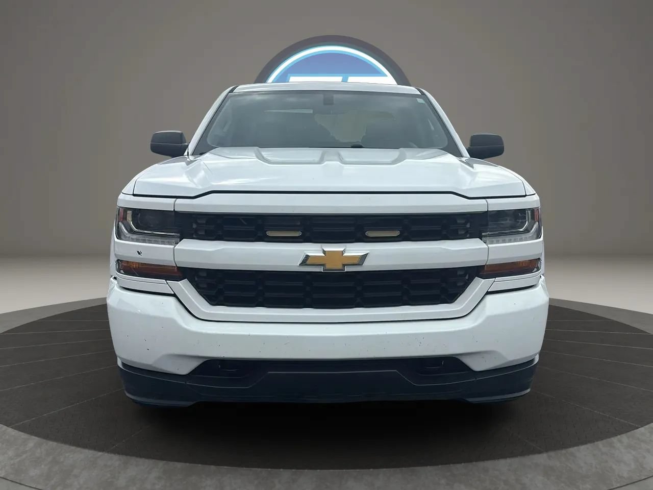 Used 2017 Chevrolet Silverado 1500 Custom w/ Custom Convenience Package AWD/4WD image 4