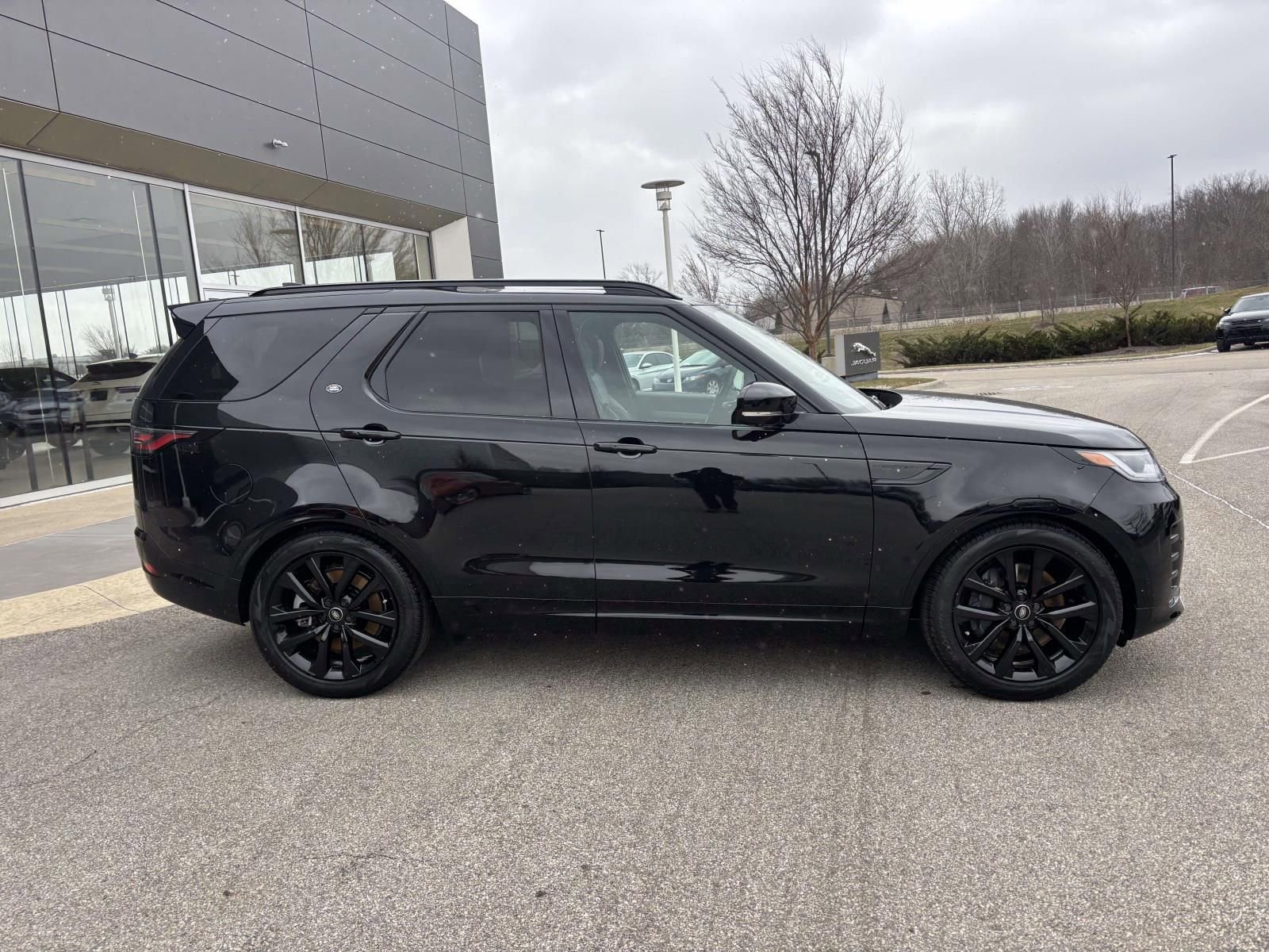 New 2026 Land Rover Discovery Limited Edition AWD/4WD image 4