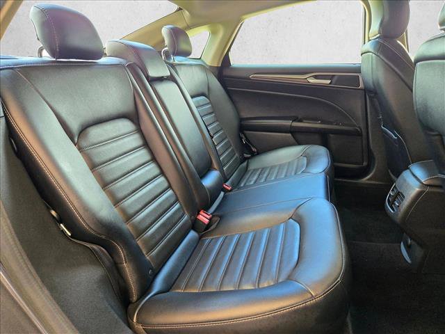 Used 2017 Ford Fusion SE w/ Fusion SE Technology Package FWD image 18