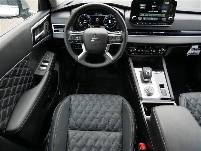 Used 2025 Mitsubishi Outlander SEL image 10