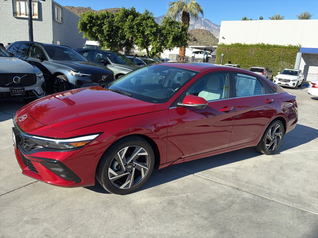 Used 2024 Hyundai Elantra Limited image 3