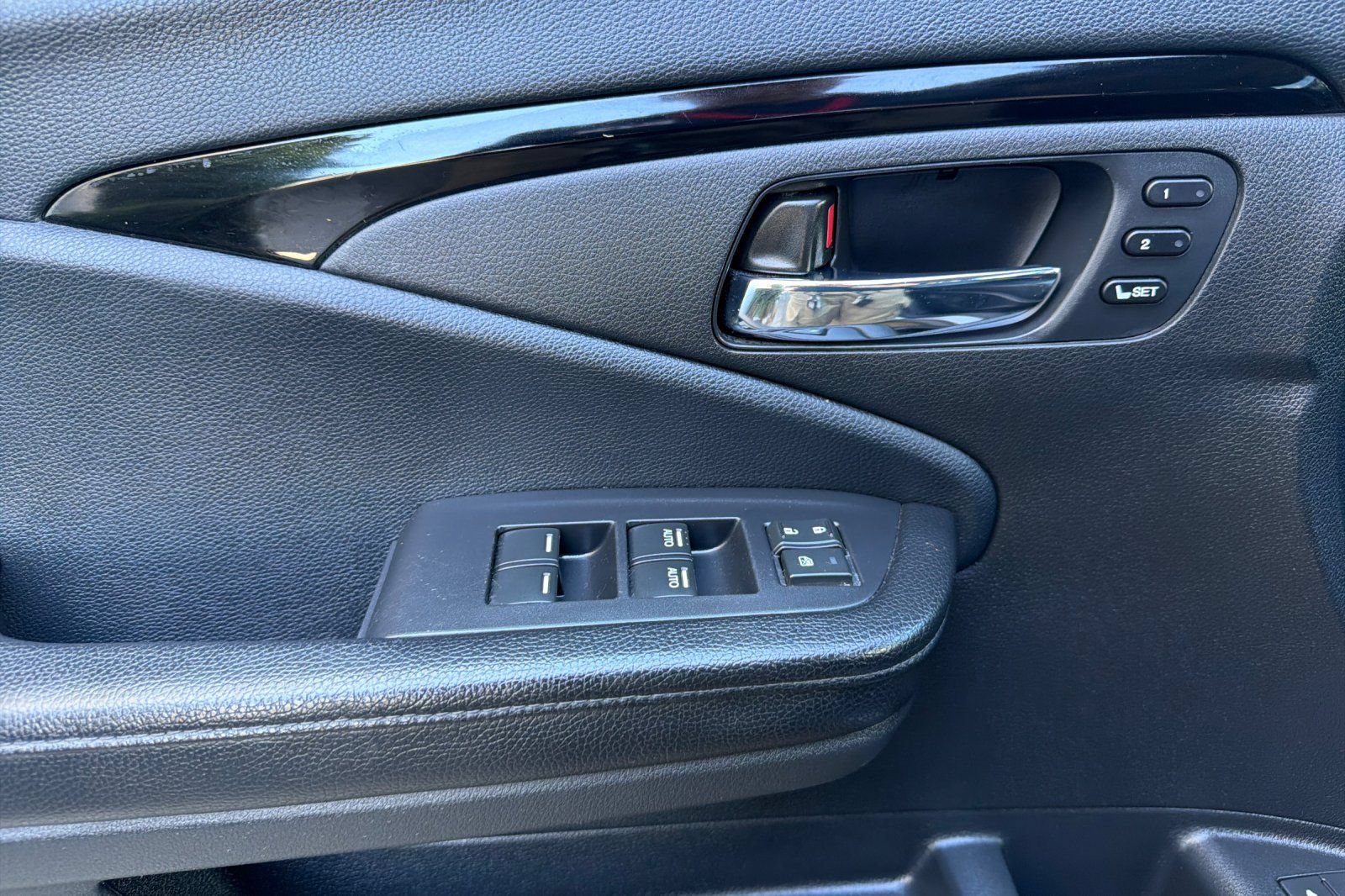 Used 2018 Honda Pilot Touring image 11
