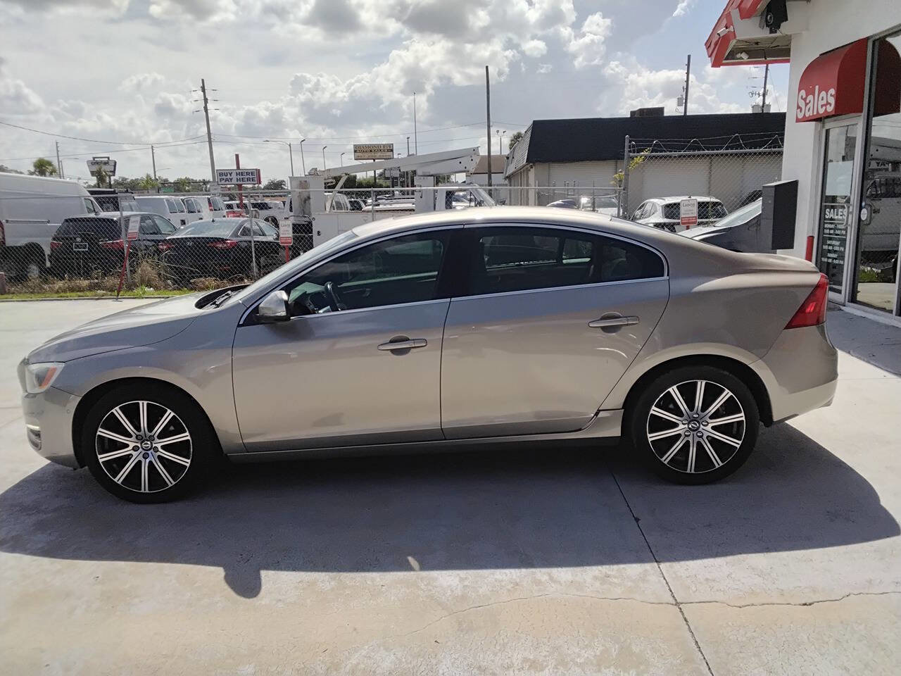 Used 2016 Volvo S60 T5 Inscription Platinum image 4