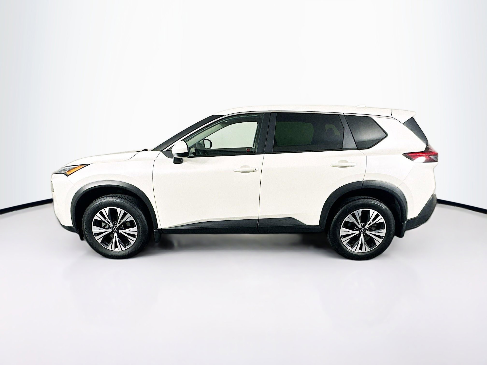 Used 2023 Nissan Rogue SV image 4