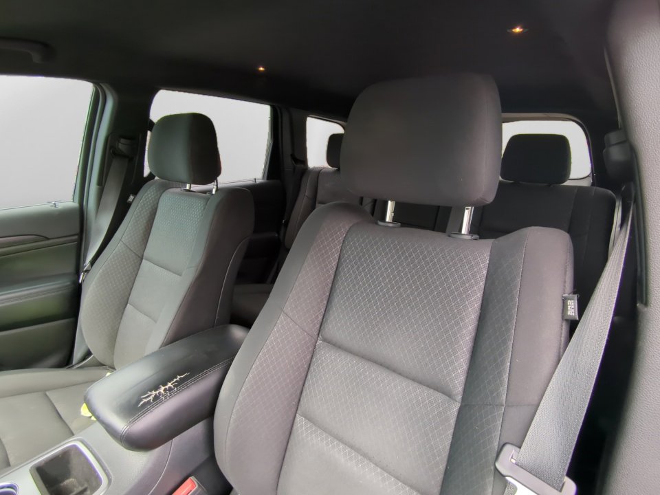 Used 2019 Jeep Grand Cherokee Laredo w/ Security & Convenience Group AWD/4WD image 13