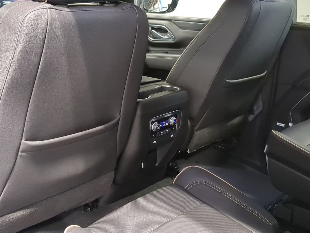 Used 2023 GMC Yukon XL SLT w/ SLT Premium Package image 18