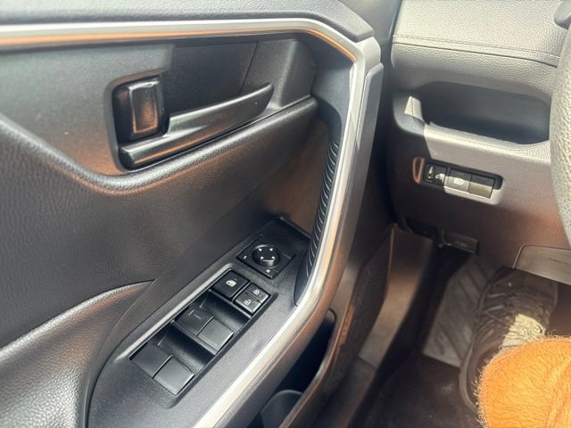 Used 2025 Toyota RAV4 LE AWD/4WD image 26
