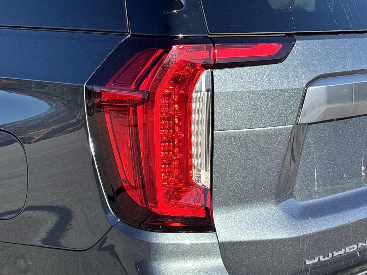 Used 2021 GMC Yukon XL AT4 w/ Technology Package image 7