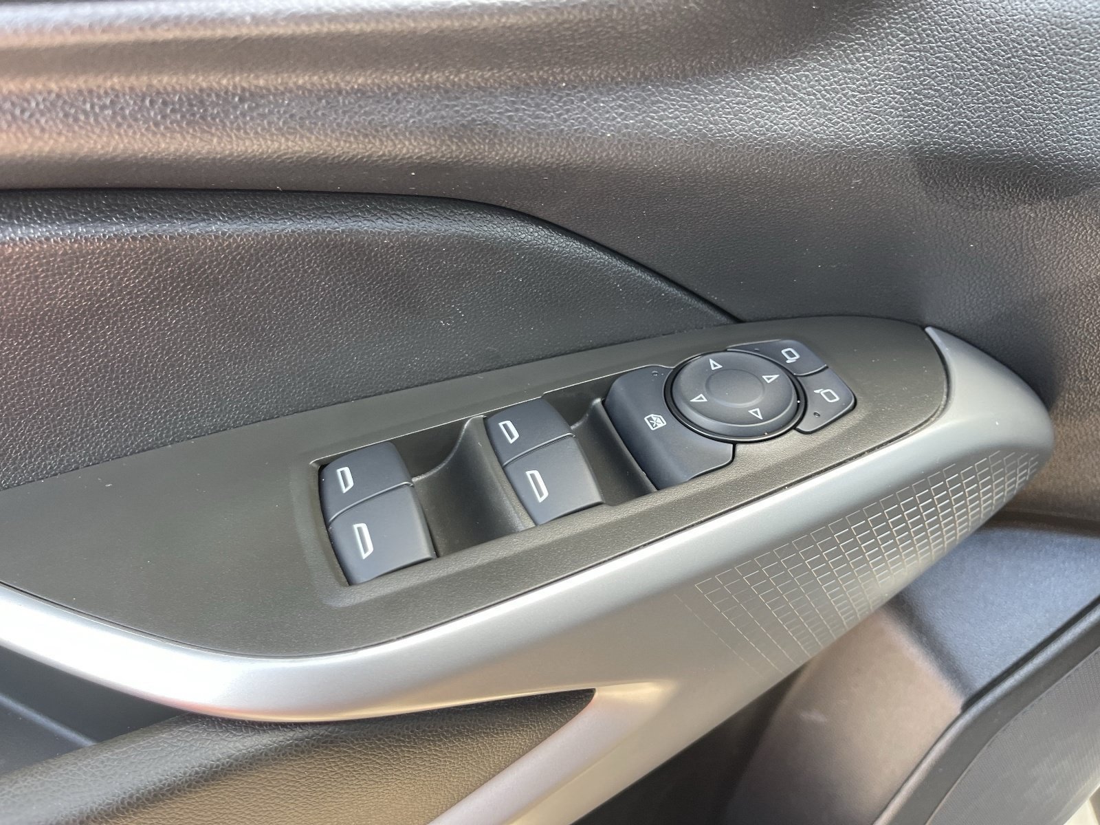 Used 2024 Chevrolet Trax RS w/ Driver Confidence Package FWD image 22