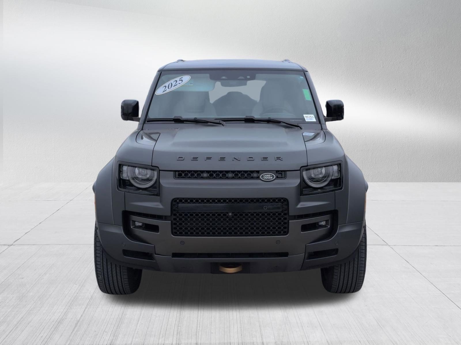 Used 2025 Land Rover Defender 110 image 8