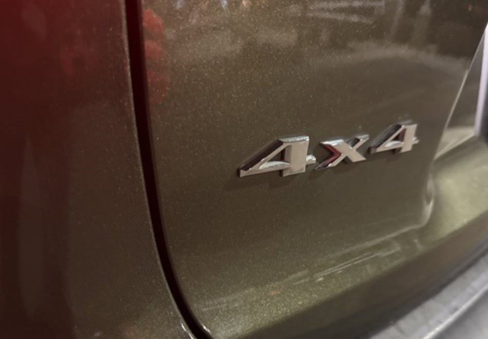 Used 2019 Jeep Cherokee Latitude Plus w/ Comfort/Convenience Group image 19