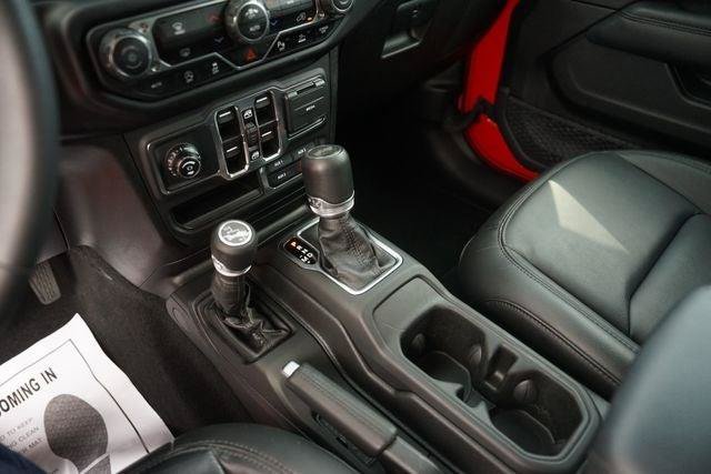 Used 2023 Jeep Wrangler Unlimited Sahara AWD/4WD image 28