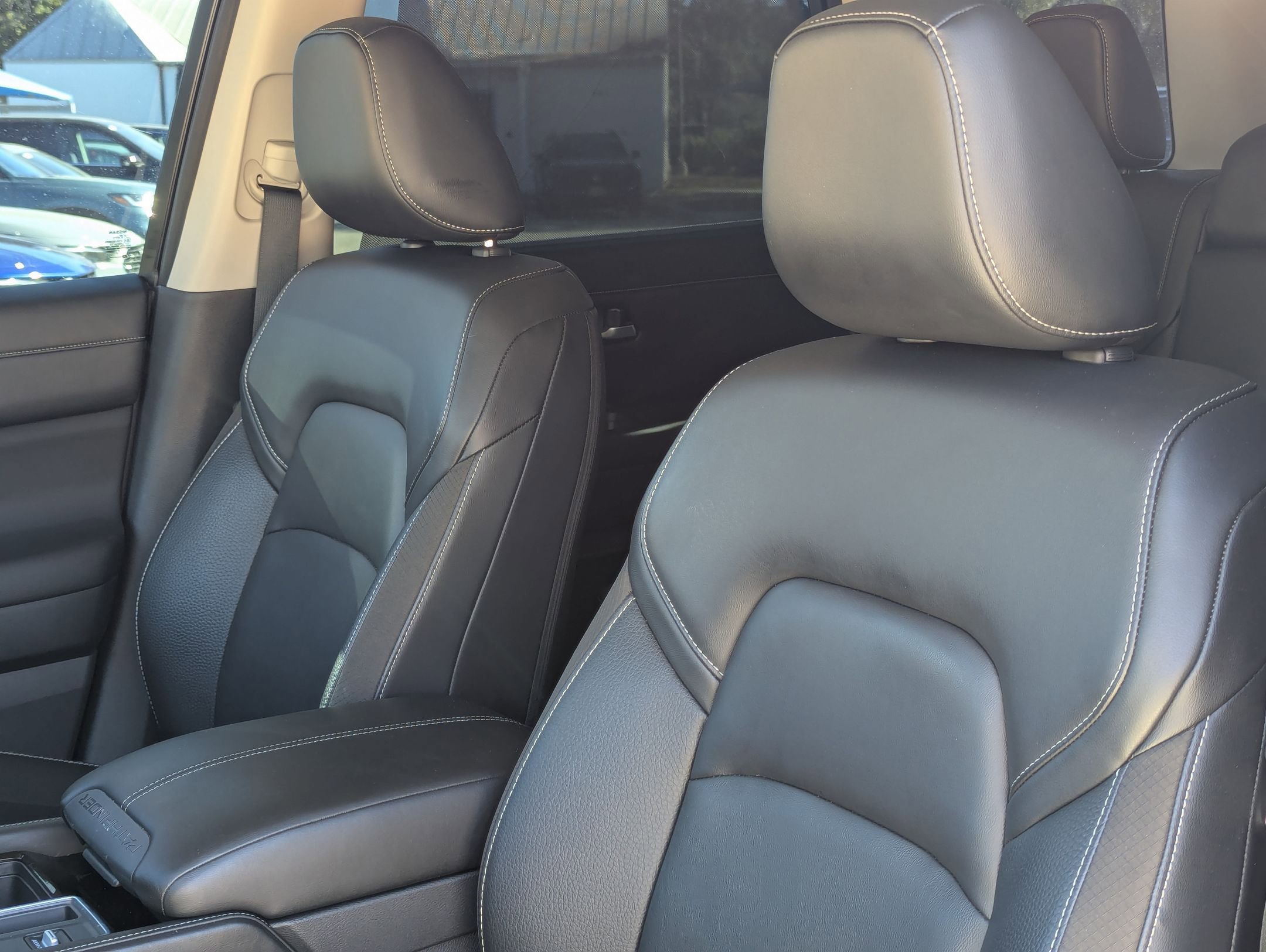 Used 2023 Nissan Pathfinder SL w/ Lighting Package (N92) image 14