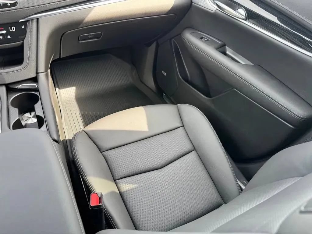New 2026 Cadillac XT5 Premium Luxury w/ LPO, Floor Liner Package AWD/4WD image 21