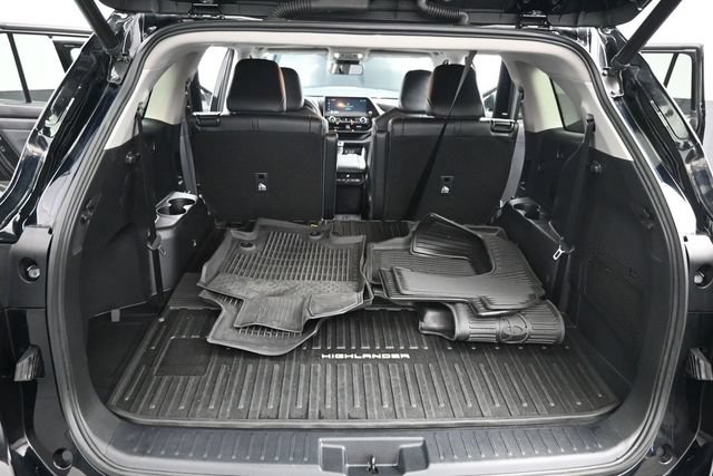 Used 2023 Toyota Highlander XLE AWD/4WD image 17